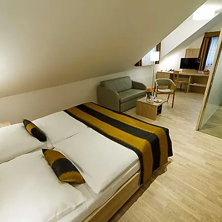 Garni Castle Bridge Otel 4*