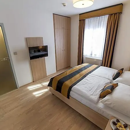 Garni Castle Bridge Otel 4*