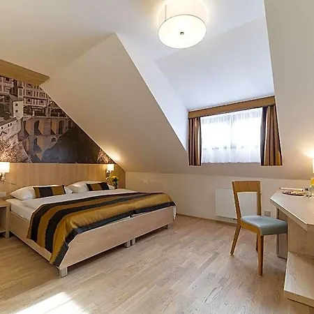 Otel Garni Castle Bridge