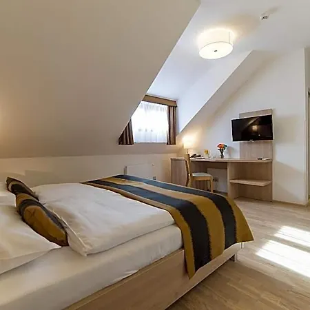 Hotel Garni Castle Bridge