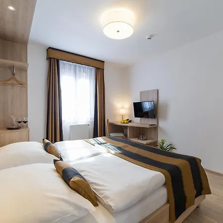 ホテル ガルニ キャッスル ブリッジ 4*