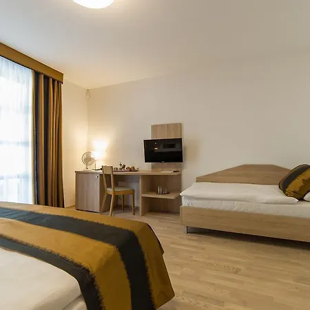 ホテル ガルニ キャッスル ブリッジ 4*