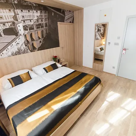 ホテル ガルニ キャッスル ブリッジ チェスキー クルムロフ