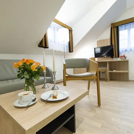 ガルニ キャッスル ブリッジ ホテル 4*