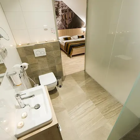 ガルニ キャッスル ブリッジ 4*