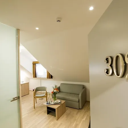 ガルニ キャッスル ブリッジ 4*