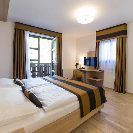 Garni Castle Bridge Hotel