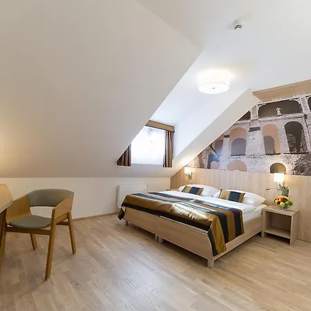 ガルニ キャッスル ブリッジ 4*