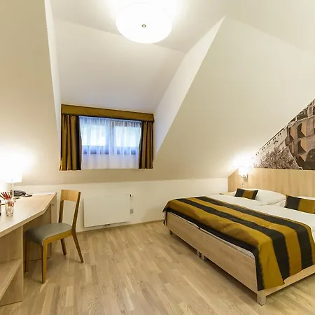 ガルニ キャッスル ブリッジ 4*