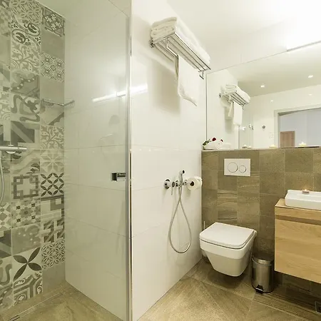 Garni Castle Bridge 4*