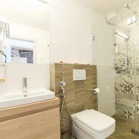 Hotel Garni Castle Bridge
