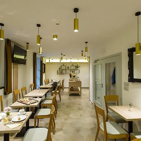 ホテル ガルニ キャッスル ブリッジ 4*