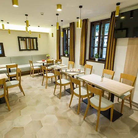 ガルニ キャッスル ブリッジ ホテル 4*