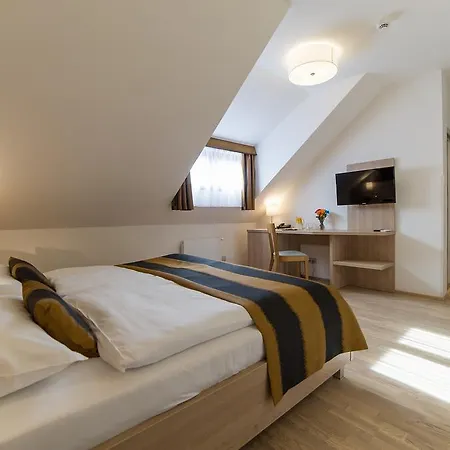 Garni Castle Bridge 4*