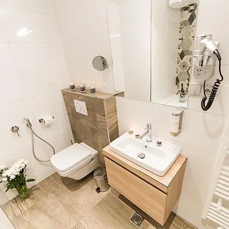 Garni Castle Bridge Hotel 4*