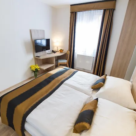 ガルニ キャッスル ブリッジ ホテル