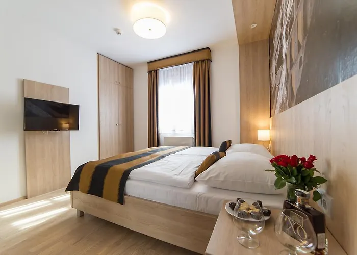 Garni Castle Bridge Český Krumlov