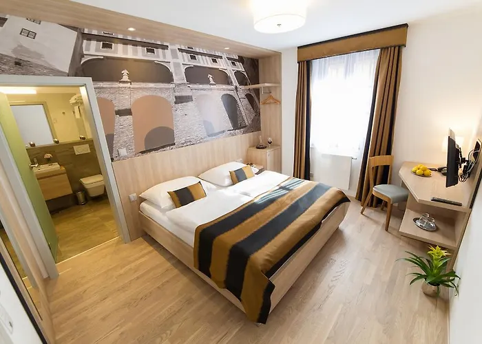 Garni Castle Bridge Hotel