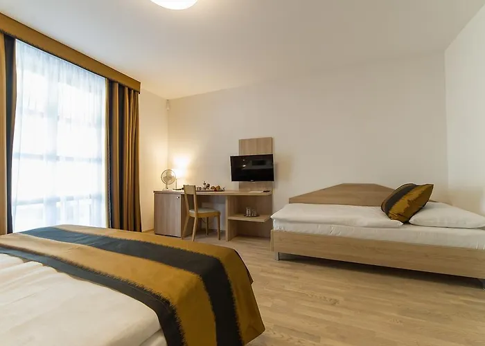 Hotel Garni Castle Bridge 4*