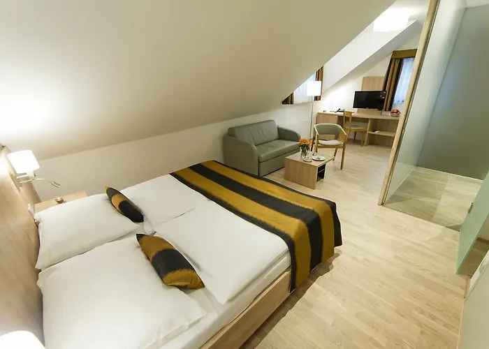 Garni Castle Bridge Hotel 4*