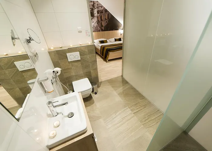 Garni Castle Bridge 4*