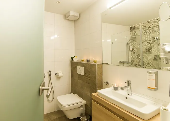 Garni Castle Bridge 4*