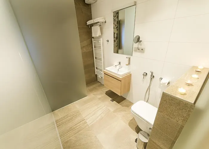 Garni Castle Bridge Hotel