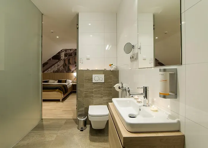 Garni Castle Bridge Český Krumlov