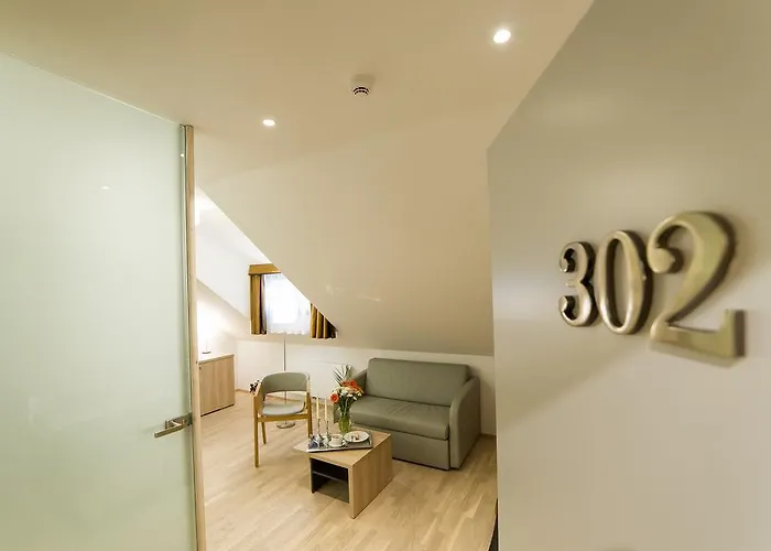 Garni Castle Bridge 4*