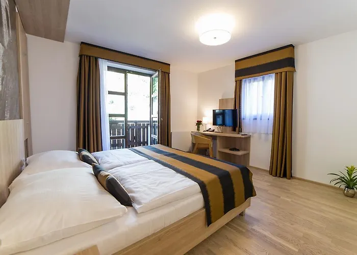 Garni Castle Bridge Hotel