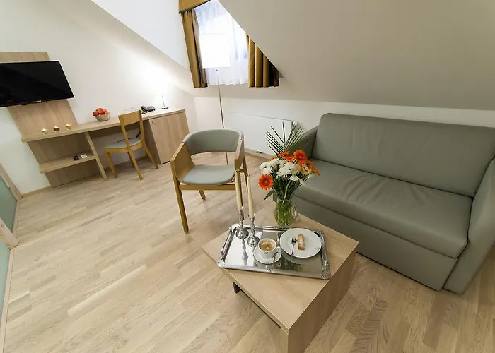 Garni Castle Bridge 4*