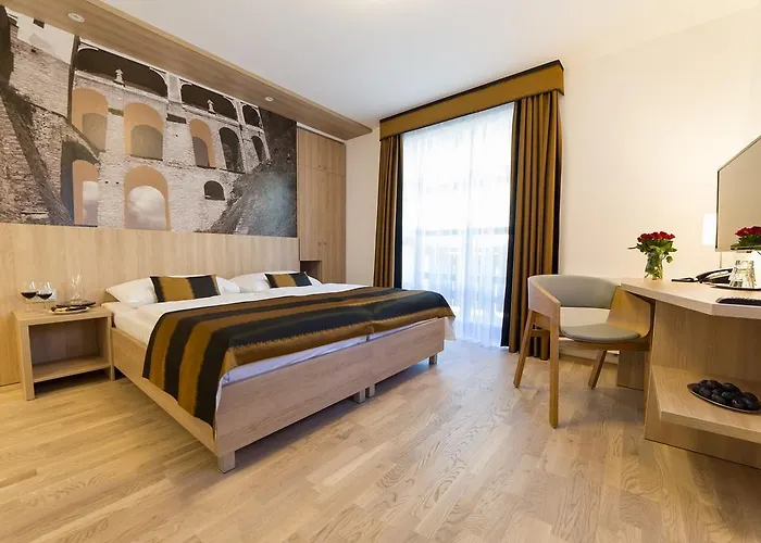 Garni Castle Bridge Hotel