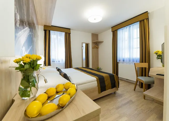 Garni Castle Bridge Český Krumlov