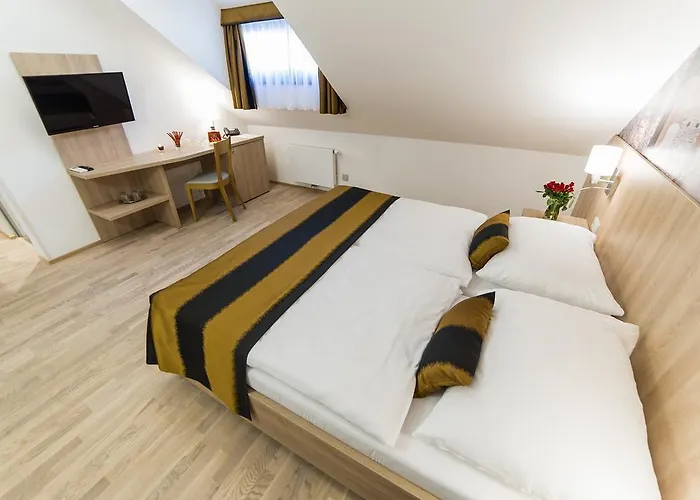 Garni Castle Bridge Hotel 4*