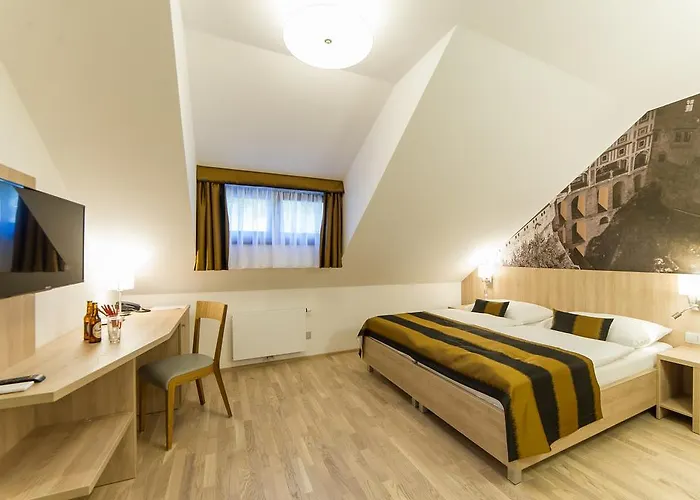 Garni Castle Bridge 4*