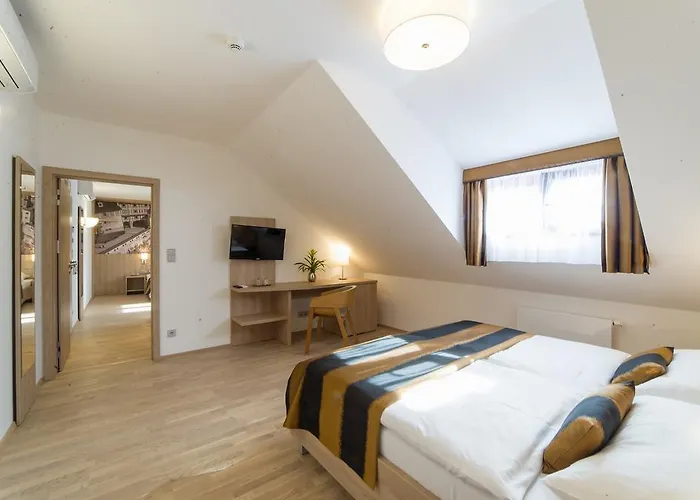 Garni Castle Bridge 4*