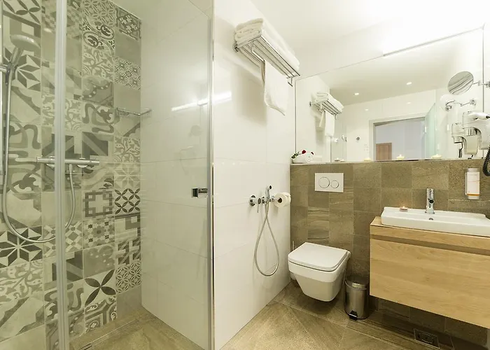 Garni Castle Bridge 4*