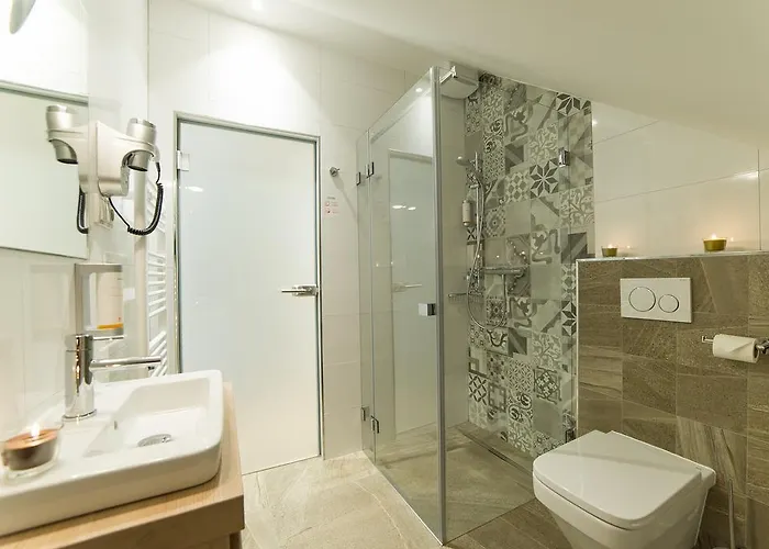 Hotel Garni Castle Bridge 4*