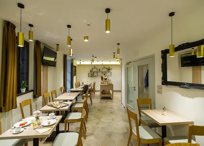 Hotel Garni Castle Bridge 4*