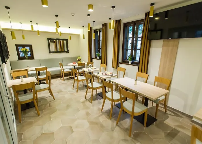 Garni Castle Bridge Hotel 4*