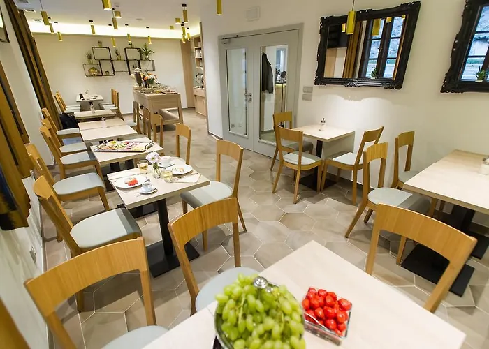 Hotel Garni Castle Bridge