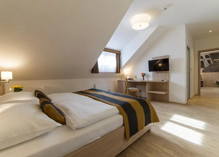 Garni Castle Bridge 4*