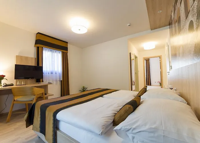 Garni Castle Bridge Český Krumlov