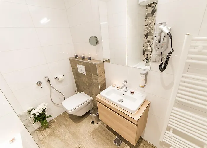 Garni Castle Bridge Hotel 4*