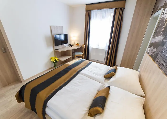 Garni Castle Bridge Hotel