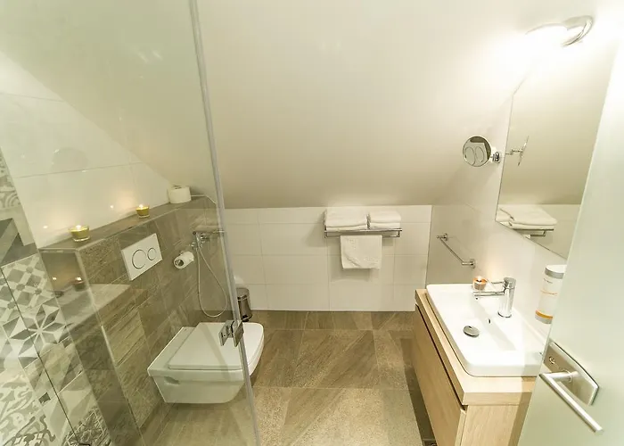 Garni Castle Bridge Hotel 4*