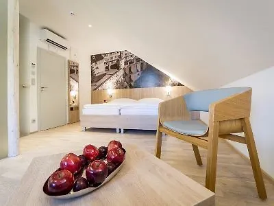 Garni Castle Bridge Hotel 4*