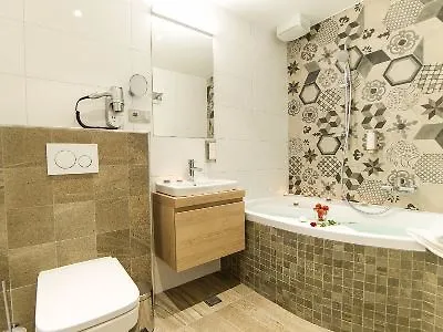 Hotel Garni Castle Bridge 4*